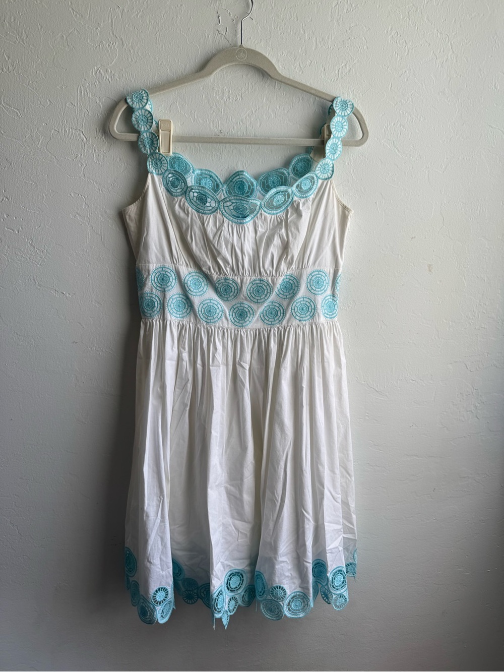ANTONIO MELANI White Mini Dress with Turquoise Embroidery size 8